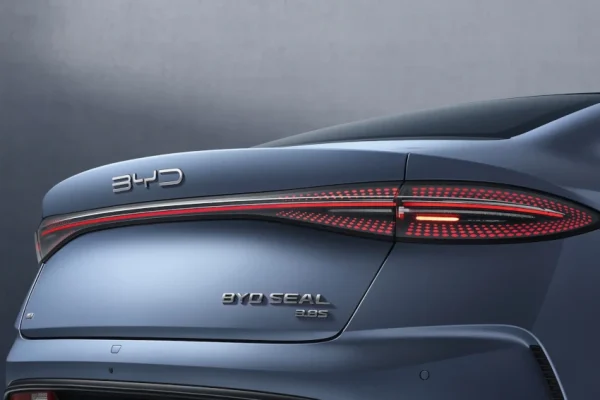 BYD-Boundless-One-piece-Through-LED-Tailligh